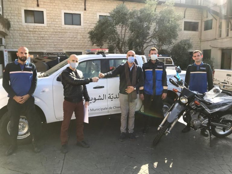 بلدية مدينة الشويفات استلمت سيارة ودراجة نارية للشرطة من برنامج الأمم المتحدة الإنمائي في لبنان